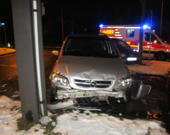 Oberzwehren: Unfall mit 5 Promille und ohne Führerschein