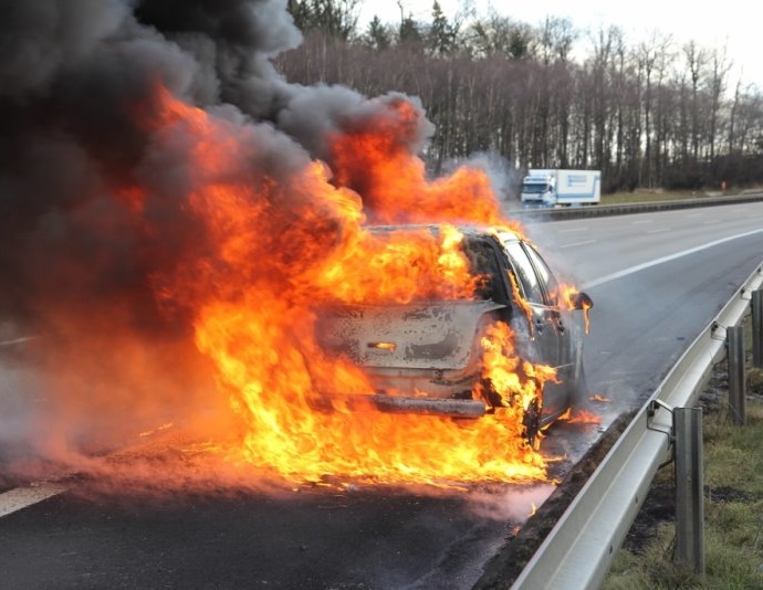 PKW brannte auf der A7