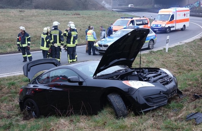 A66 – PKW in der Ausfahrt verunglückt