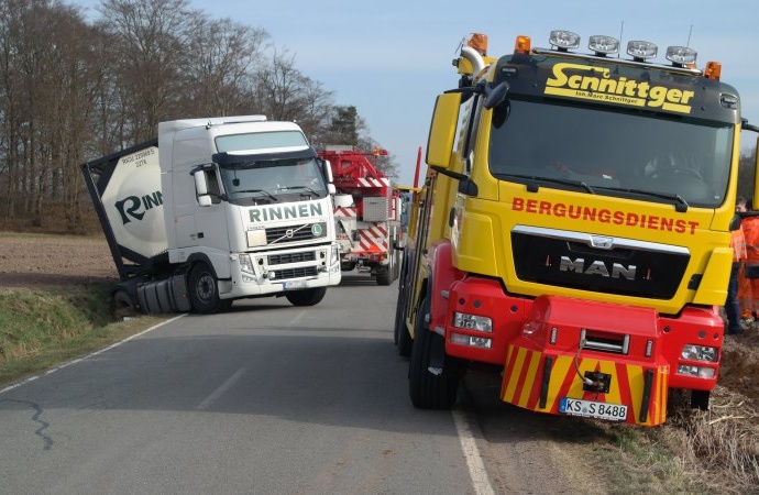 Waldeck Frankenberg: LKW wich Bus aus