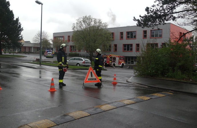 Unklare Rauchentwicklung aus Schule