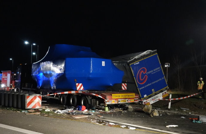 Tödlicher Unfall: LKW rast auf A3 in Begleitfahrzeug und Wohnmobil