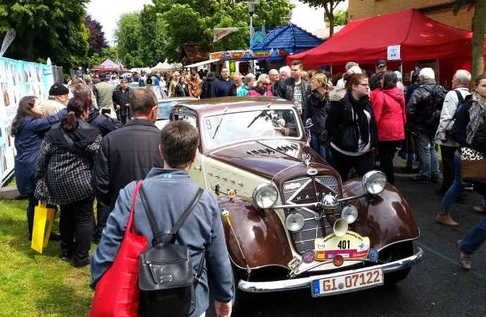 HOG: Oldtimer rollen durch den Hessentag