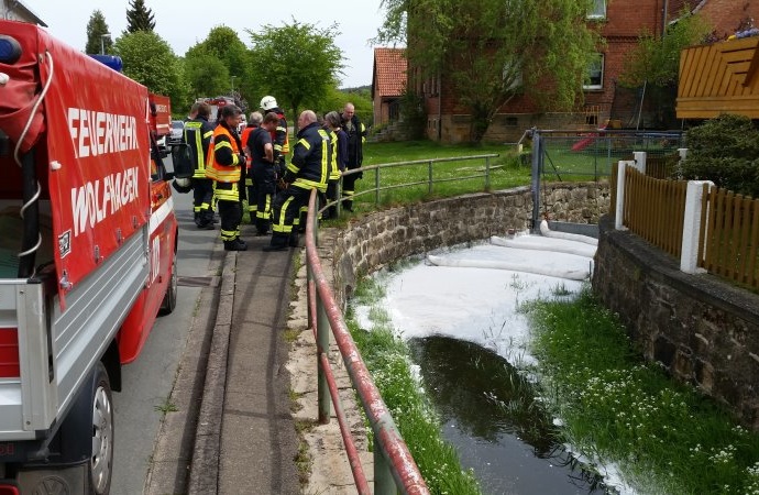 Ippinghausen: Öleinsatz auf Elbe