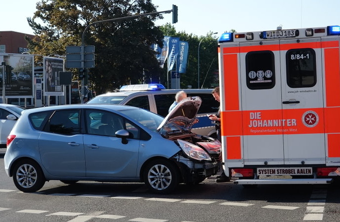 Wi: Auf Einsatzfahrt – Unfall mit Rettungswagen