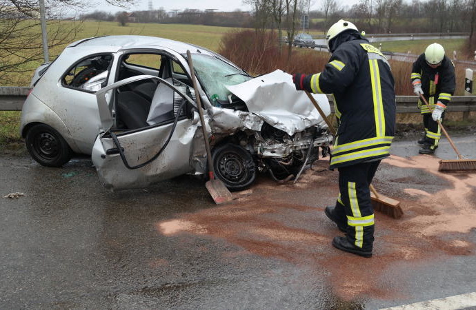 KB: Vier Verletzte bei Unfall auf B252