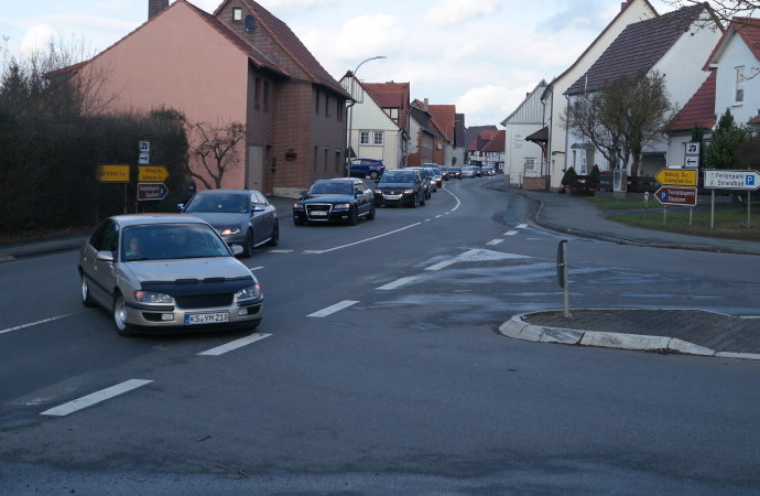 Rund 300 Fahrzeuge bei Trauer-Konvoi in Bad Arolsen