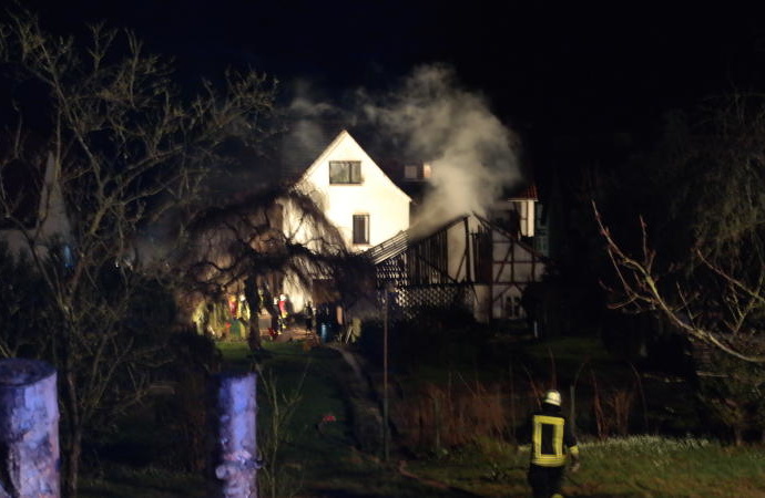 Oberweser: Feuerwehr schützt Gaststätte vor Flammen