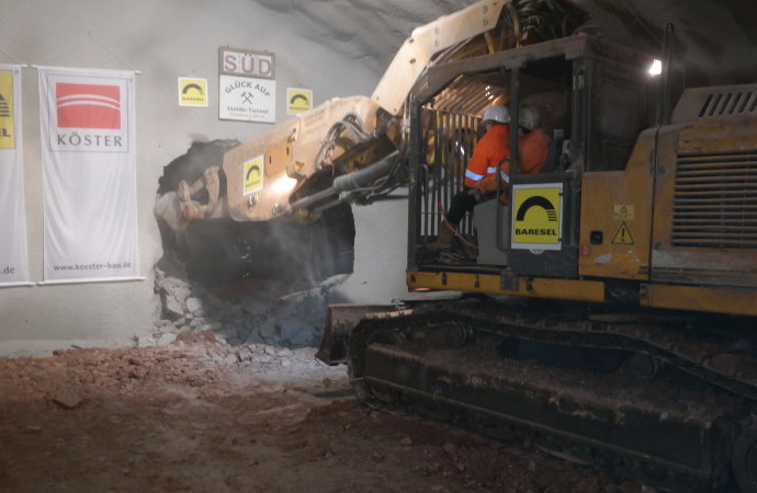 A44 Baustelle: Durchbruch im zweitlängstem Tunnel Deutschland