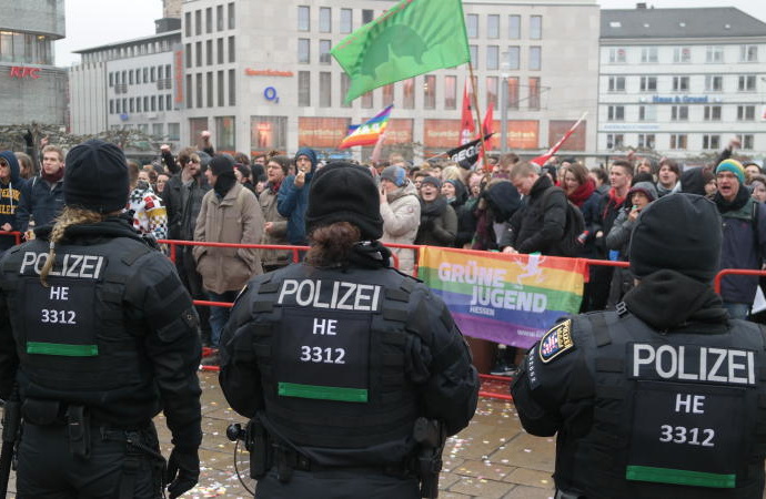 Königsplatz: 250 Demonstranten gegen AfD-Veranstaltung