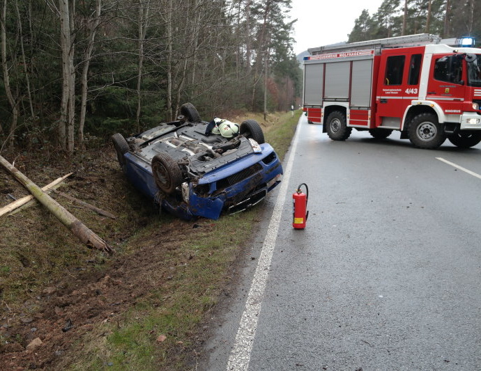 WOH: PKW überschlägt sich bei Ippinghausen