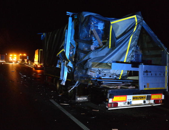 A7: Unfall mit Folgeunfall – Zwei Verletzte und rund 70.000 Euro Sachschaden