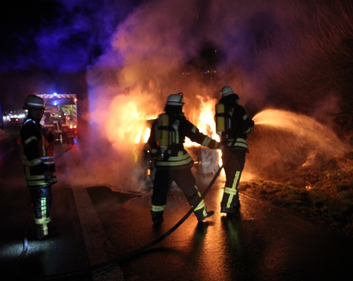 PKW auf A7 ausgebrannt