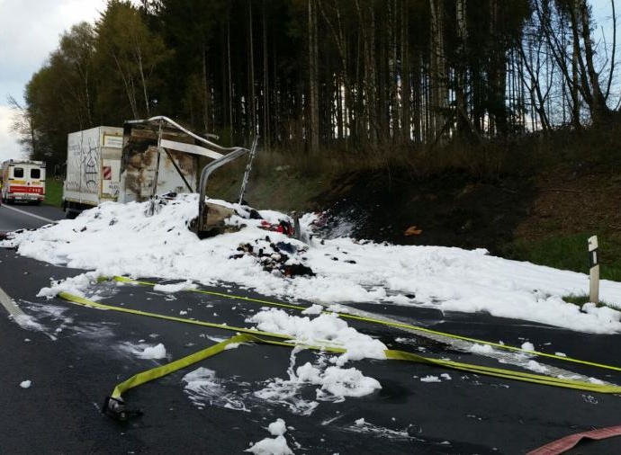 Totales Chaos nach LKW Brand auf A7