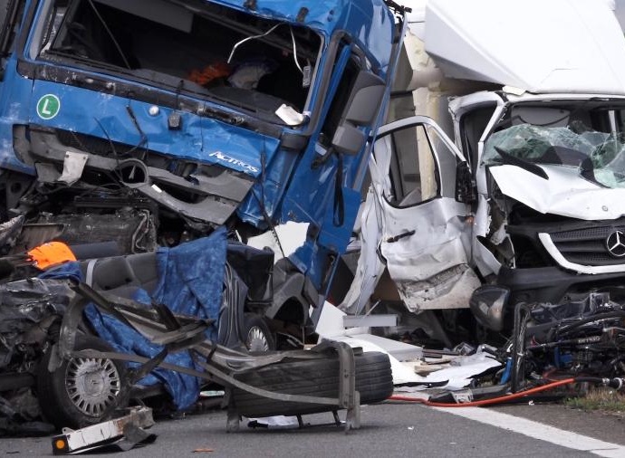 Zwei Tote bei Unfall auf A6