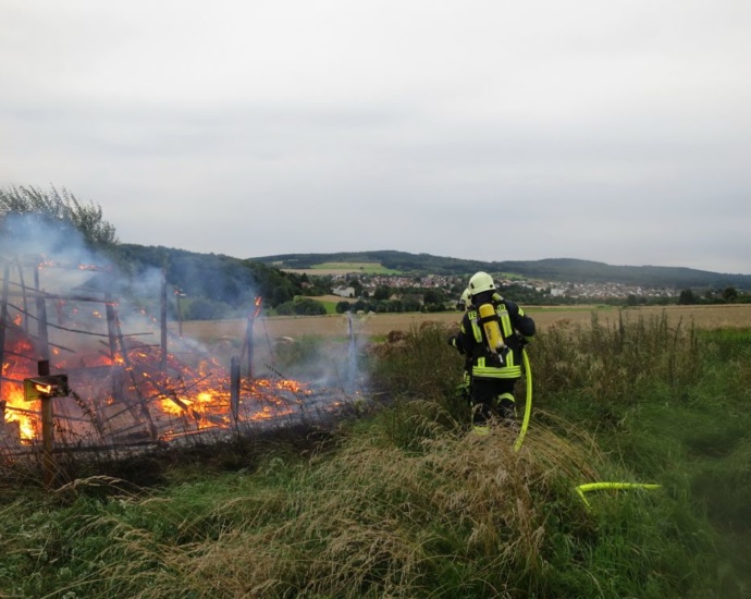 Scheune brannte nahe der A44