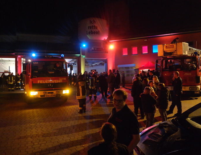 Helsa: Hunderte erlebten die Feuerwehr bei Nacht