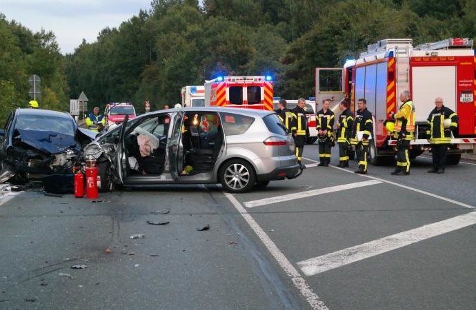 Unfall auf B7 – Acht Verletzte