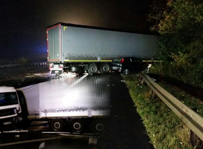 LKW Unfall auf der A7 – Fahrer schwer verletzt