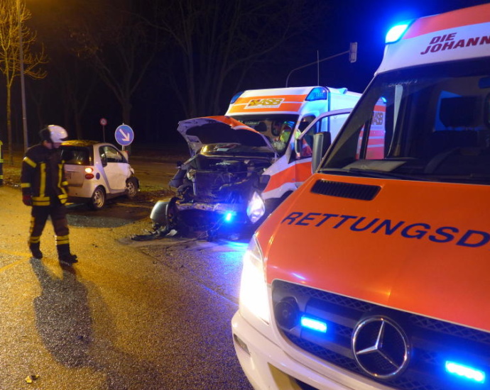 KS: Rettungswagen auf Alarmfahrt verunglückt