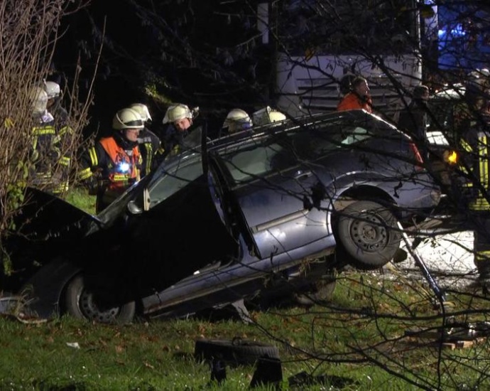 Verkehrsunfall mit Todesopfer und Schwerverletzten