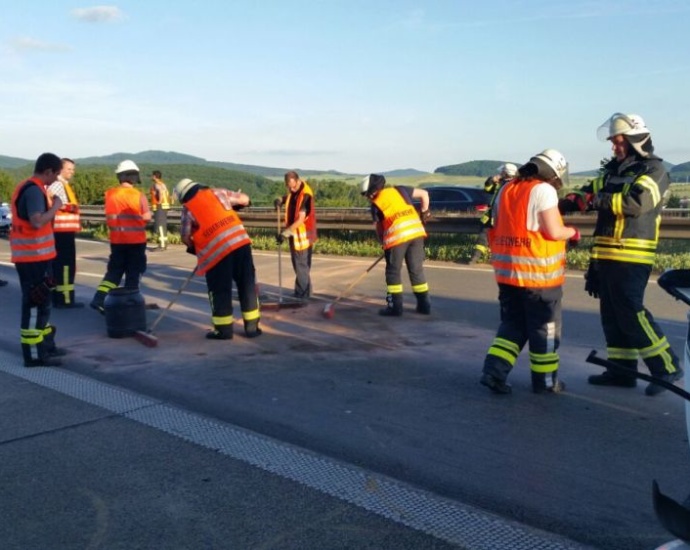 Schwerer Unfall Auf A44 – Staumuffel lässt sich abholen