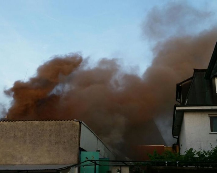 Bettenhausen: Großbrand – Dicke Rauchwolken über Kassel