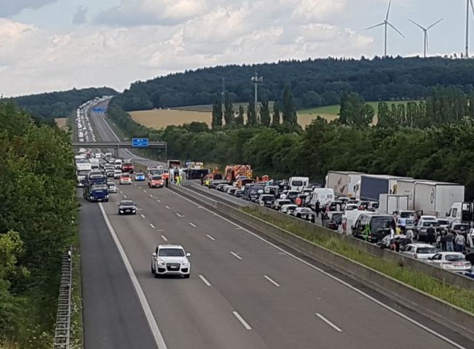 Schwerer LKW Unfall auf A7 – Umleitungen überlastet