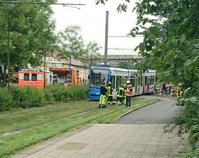 KS: Straßenbahnunfall „Am Kupferhammer“ – 15-Jähriger schwer verletzt