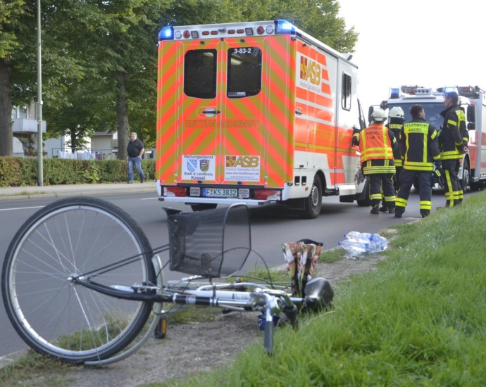 Von PKW erfasst – Radfahrer schwer verletzt