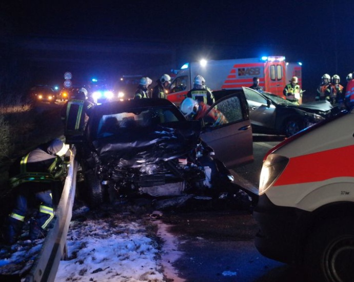 Schwerer Unfall auf der B251 bei Burghasungen