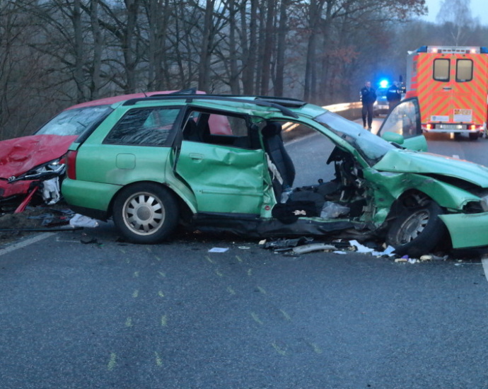 Schwerer Unfall auf der B7 bei Waldkappel