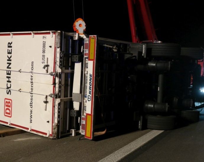 Kassel: Schwerer LKW Unfall auf der A7 (Video)