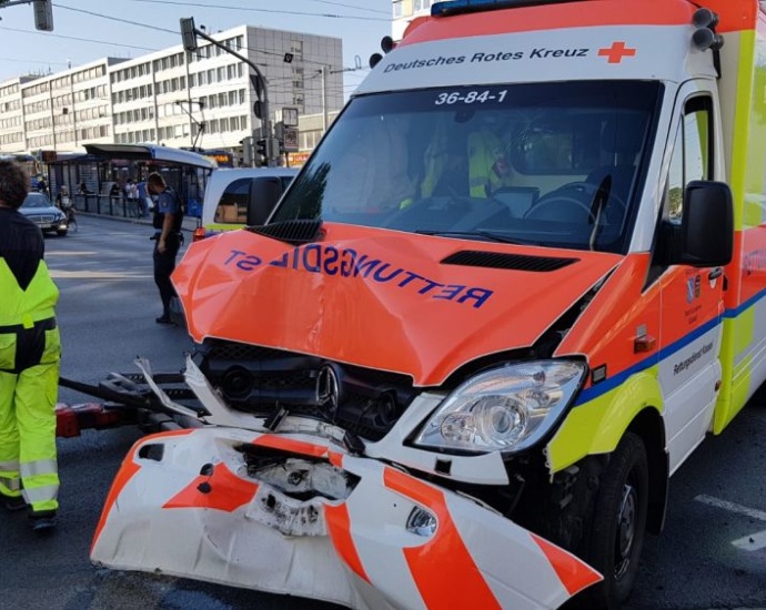 Unfall mit Rettungswagen in Kassel