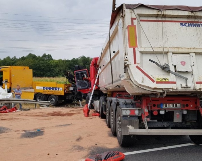 Erneut schwerer LKW Unfall auf der A7