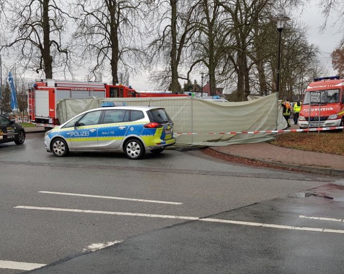 Schülerin von Bus überrollt und tödlich verletzt