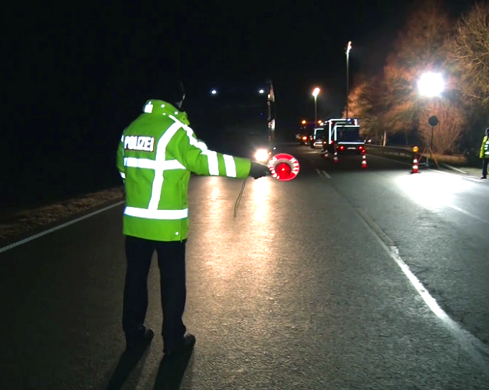 Erneute hessenweite LKW-Kontrolle – Polizei zieht Fahrer mit 1,6 Promille aus dem Verkehr (Video)