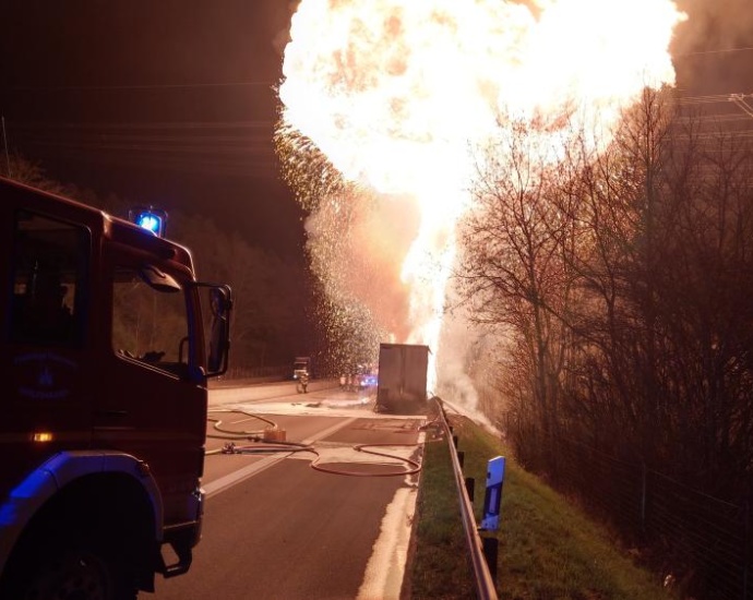 Flammeninferno auf der A4