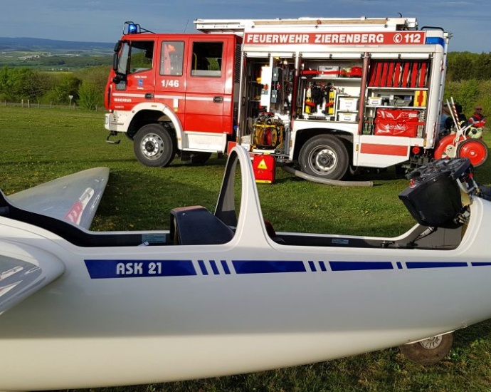 Nach Flugunfall auf dem Dörnberg – Polizei sucht Jogger (Video)