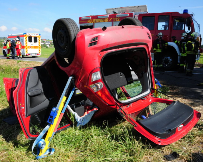 Schwerer Alleinunfall nahe Dittershausen – Rettungshubschrauber im Einsatz