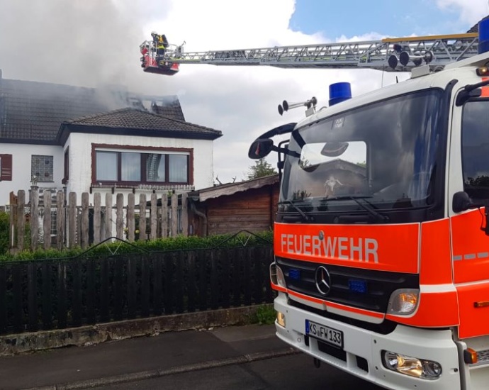 KS: Dachstuhlbrand in Kassel Jungfernkopf