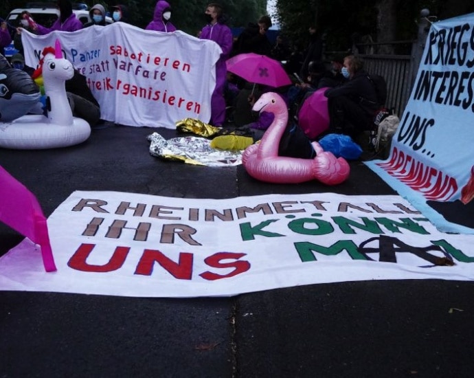 KS: Demo gegen Rüstungsindustrie – Polizei mit Großaufgebot in der Innenstadt (Video)