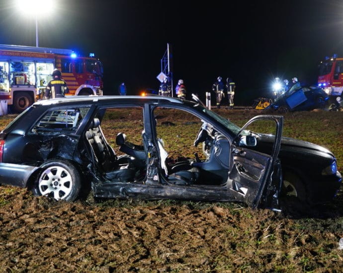 Habichtswald – Sechs Verletzte bei Unfall im Kreuzungsbereich (Video)