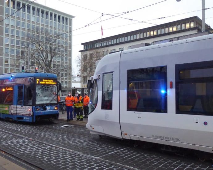 KS: Regiotram fährt auf Straßenbahn auf – Vier Verletzte