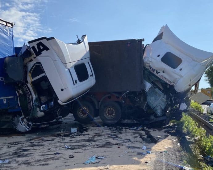 LKW kracht ins Stauende auf A4 bei Bad Hersfeld