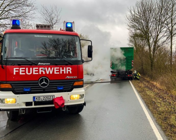 Bremsen liefen heiß – LKW-Brand bei Volkmarsen schnell unter Kontrolle