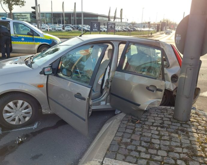 KS: Kinder bei Unfall auf Dresdener Straße schwer verletzt