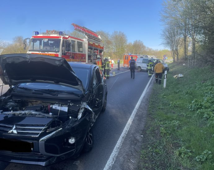 Kaufungen: Vier verletzte nach Verkehrsunfall auf der B7