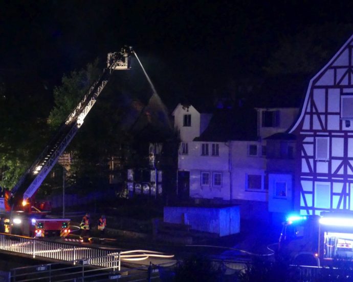 Großbrand in Trubenhausen – Über 100 Einsatzkräfte im Einsatz (VIDEO)