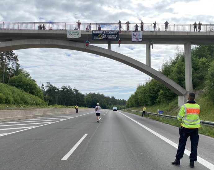 Osthessen: Abseilaktion auf A4 – Vollsperrung